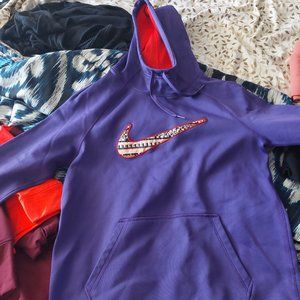 NIKE therma wear sweater